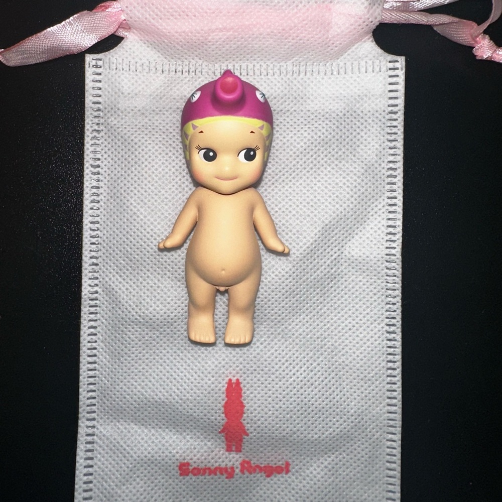 100% authentic Sonny Angel (seahorse). Brand new with original box